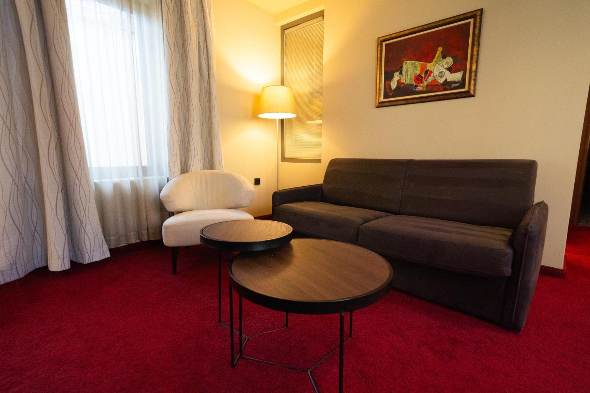 Famous House Hotel Plovdiv Ngoại thất bức ảnh
